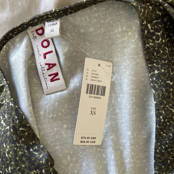 NWT Anthropologie Silky Flouncy V Neck Blouse Great Details! Size XS - Picture 5 of 7